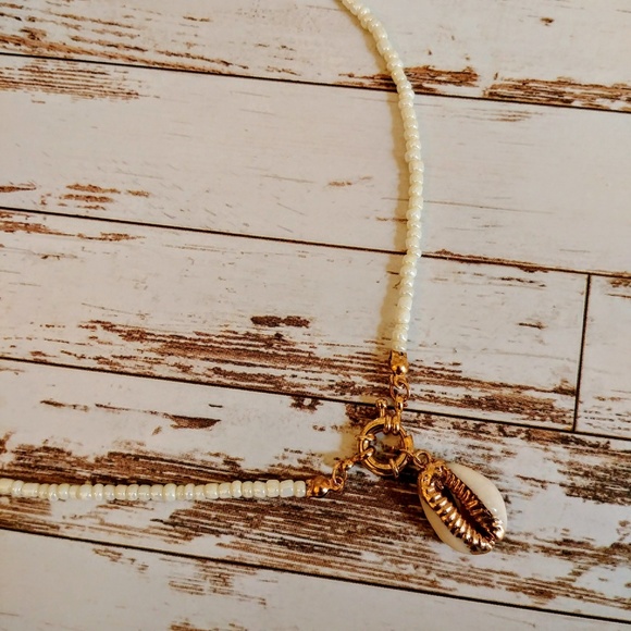 Seashell Treasure Necklace - Picture 6 of 7